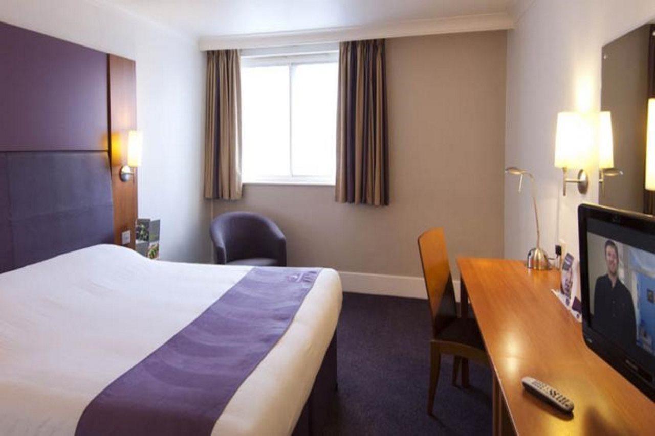 Premier Inn Leek Town Centre المظهر الخارجي الصورة